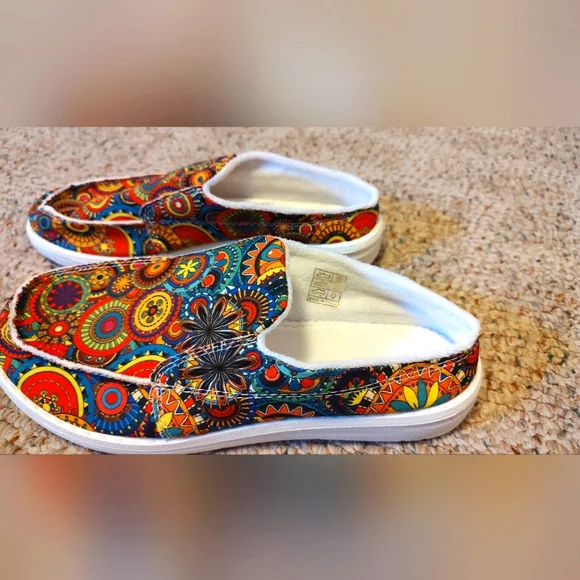 Women's Fun Slip-on Shoes - Picture 2 of 3